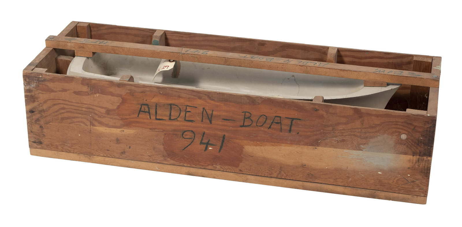 BUILDER’S MODEL OF AN ALDEN VESSEL NO. 941 20th Century Length 30.25”. Width 9.25”: BUILDER’S MODEL OF AN ALDEN VESSEL NO. 941 20th Century Hull painted white. Length 30.25”. Width 9.25”.