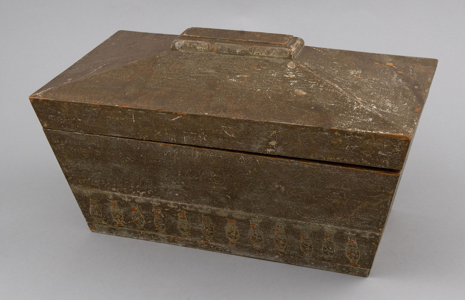 CHINESE-STYLE TEA BOX 20th Century Height 8”. Width 14”. Depth 8”. (1 of 3)