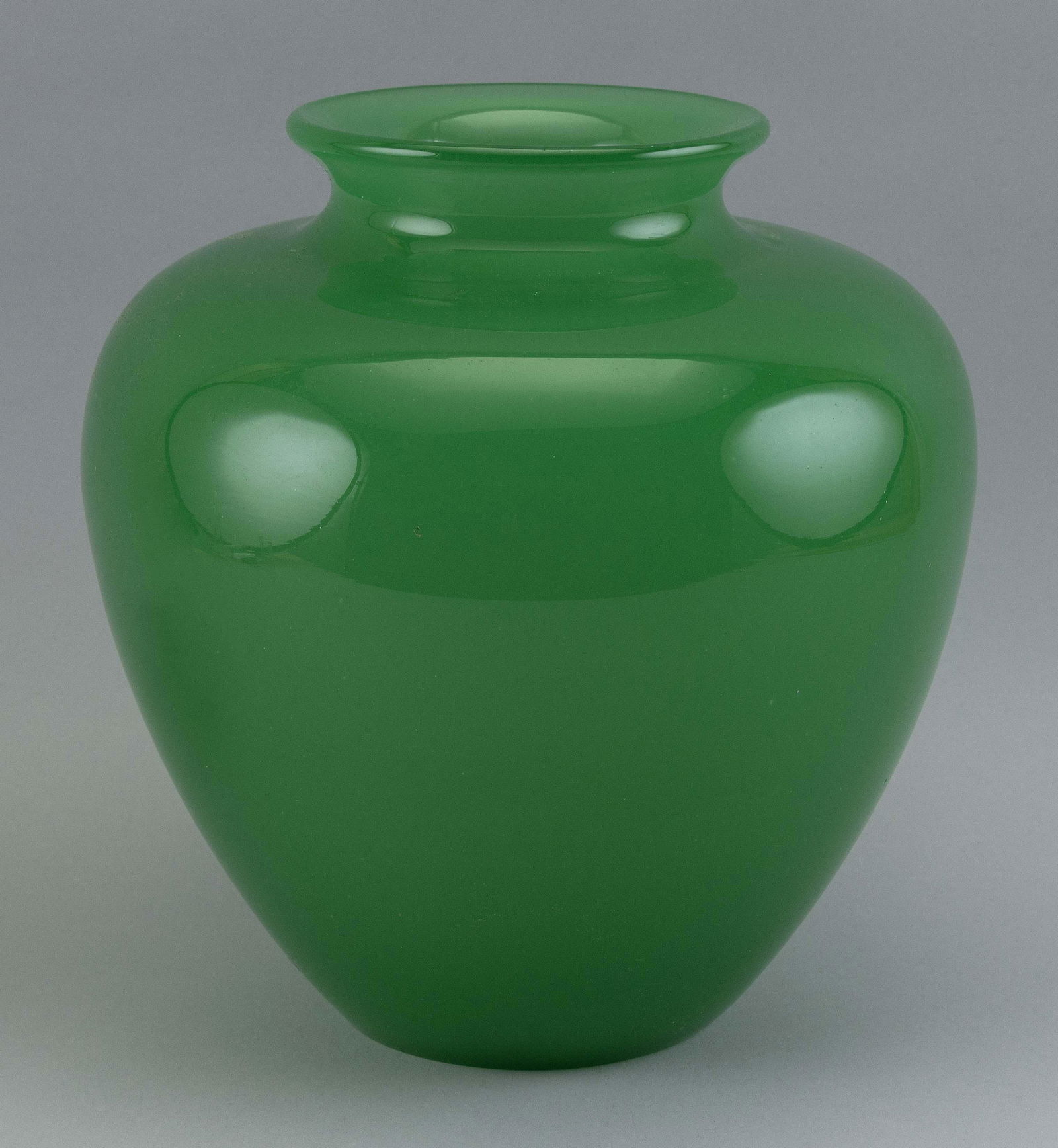 LARGE BULBOUS GREEN GLASS VASE ATTRIBUTED TO STEUBEN First Quarter of the 20th Century Height (1 of 1)