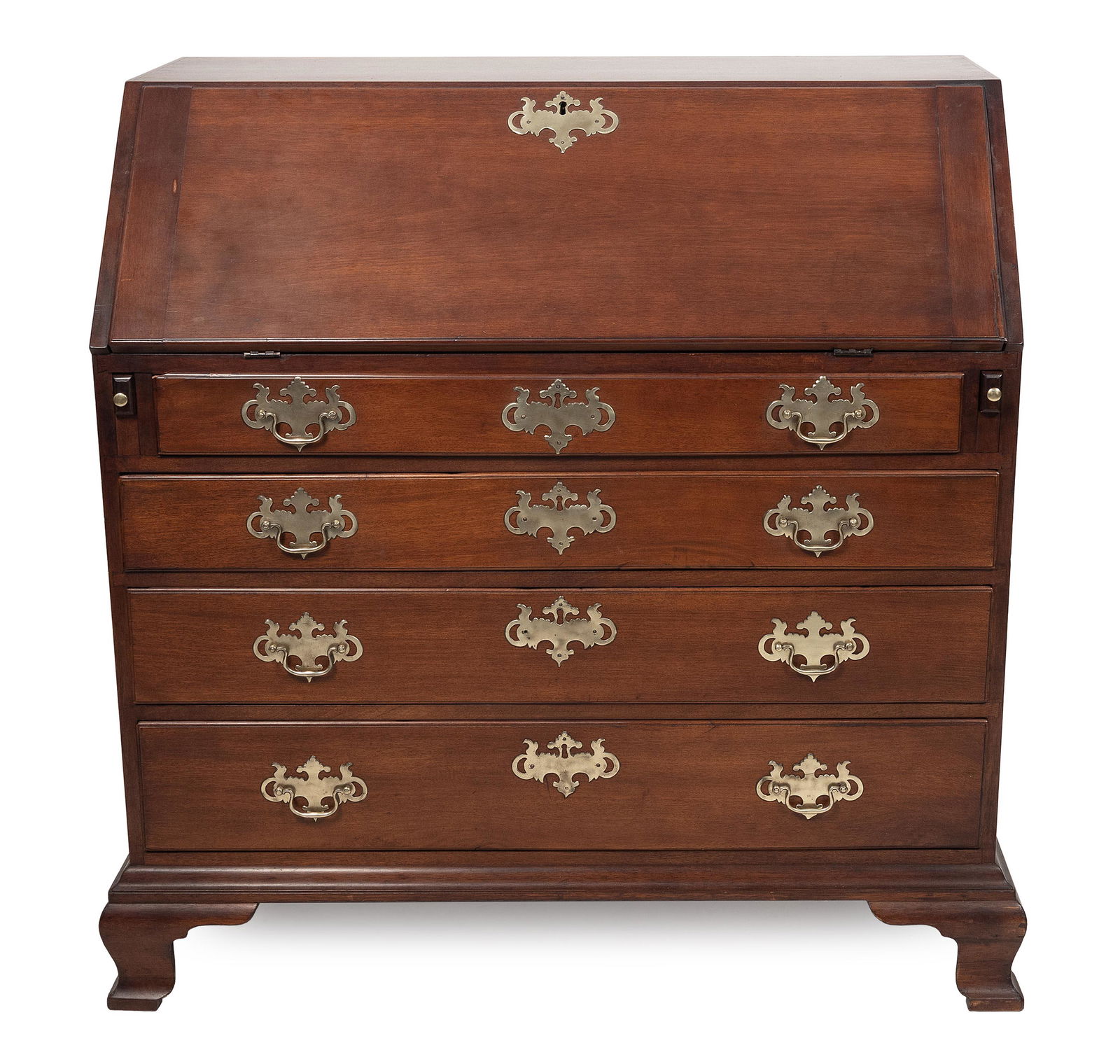 CHIPPENDALE SLANT-LID DESK IN THE MANNER OF JOHN TOWNSEND Newport, Circa 1780 Height 42.5”. (1 of 3)