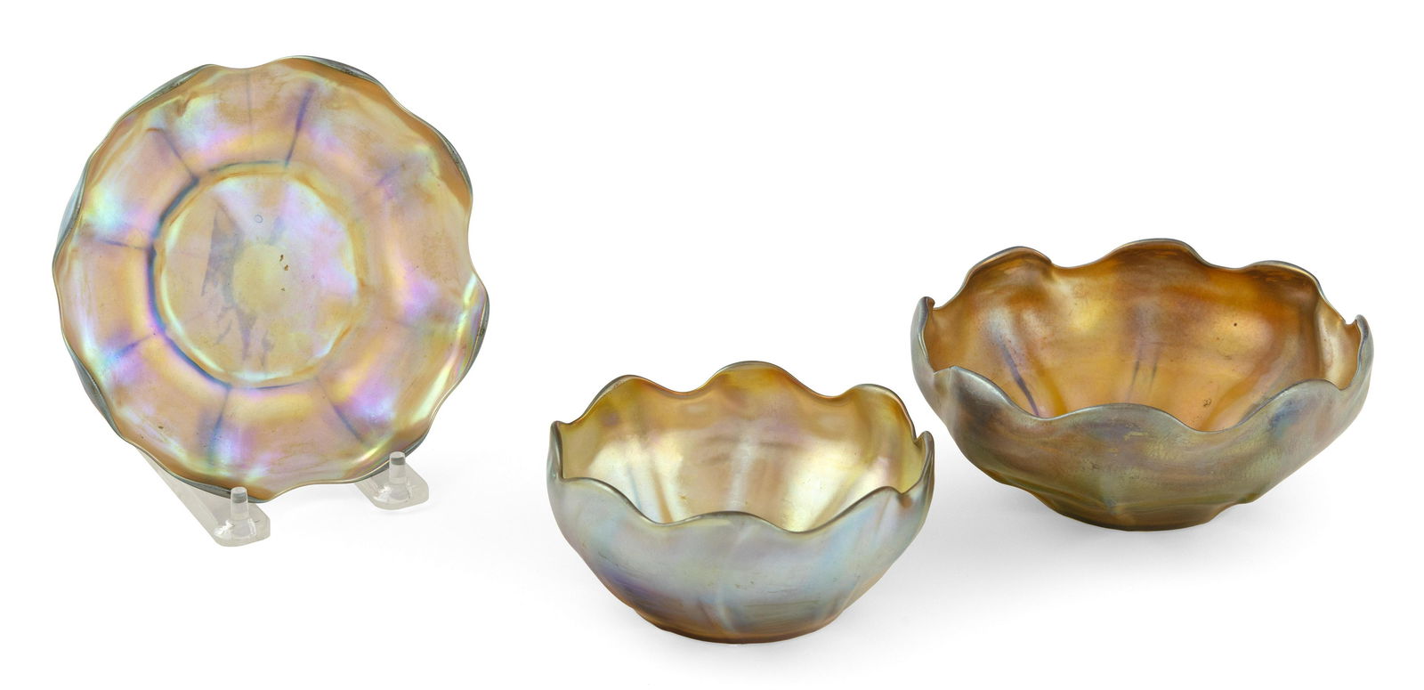 THREE PIECES OF TIFFANY & CO. IRIDESCENT GLASS America, Early 20th Century Heights to 2.75". (1 of 2)