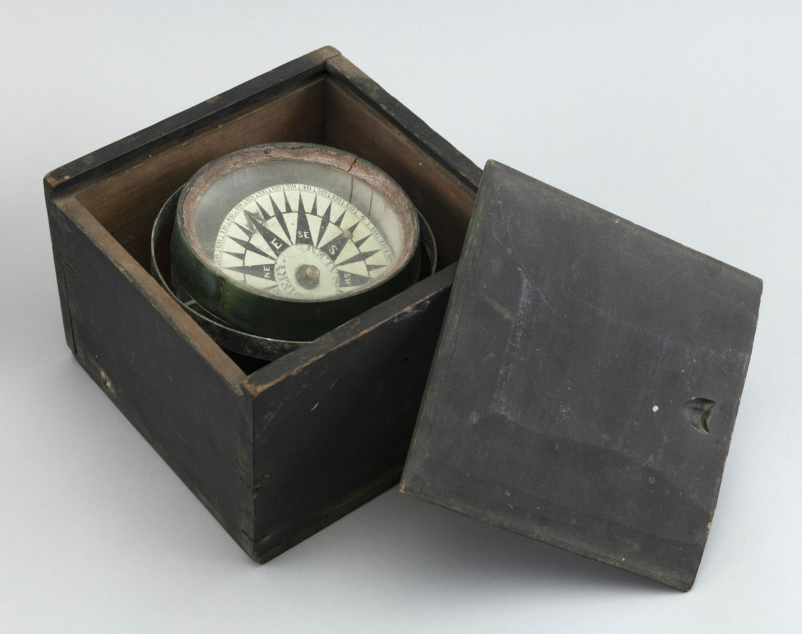 CASED DRY CARD COMPASS Salem, Massachusetts, 19th Century Case height 5.5". Width 7.25". Depth (1 of 2)