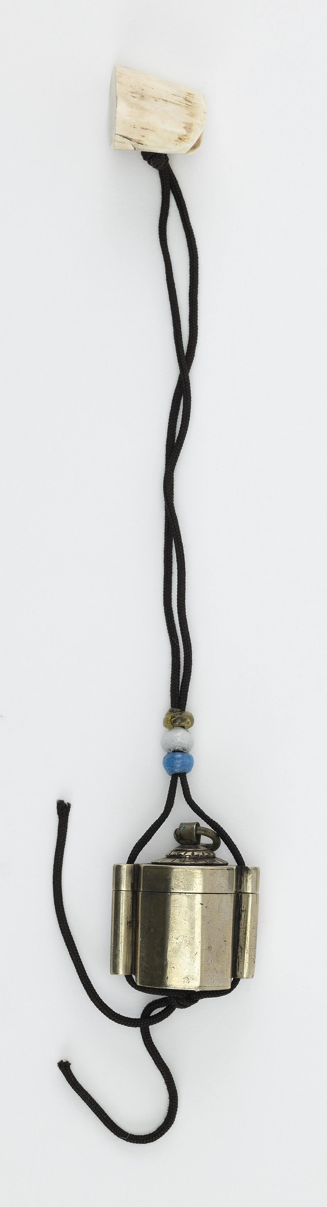 JAPANESE SINGLE-CASE SILVER INRO Meiji Period Length 1.25î. (1 of 2)