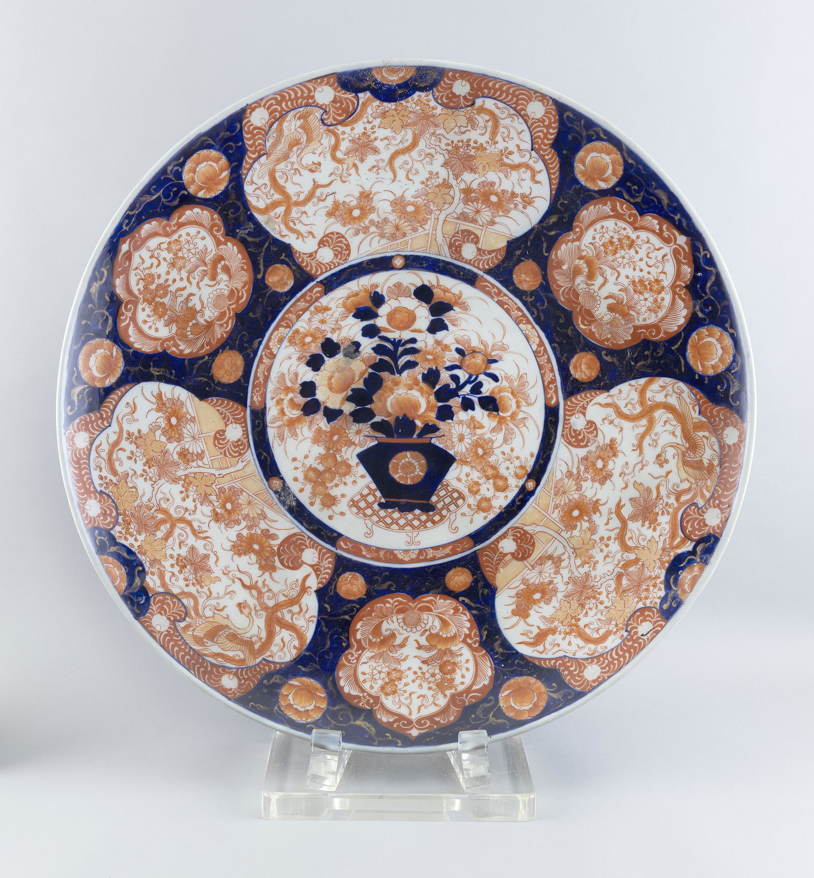 OVERSIZED JAPANESE IMARI PORCELAIN CHARGER Meiji Period Diameter 24.5î. (1 of 2)