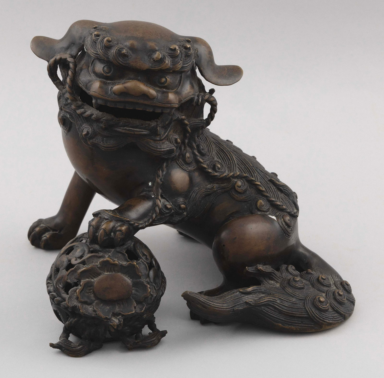 JAPANESE BRONZE FIGURE OF A FU DOG Meiji Period Height 10î. Length 15î. (1 of 2)
