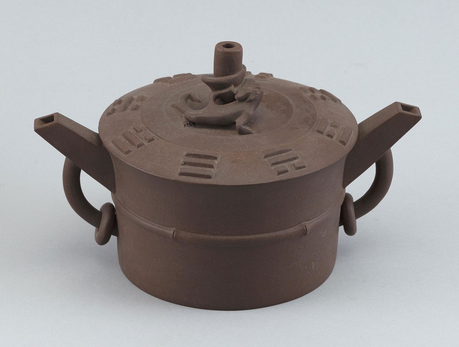 CHINESE YIXING POTTERY TEAPOT Early 20th Century Height 5î. Length across spouts 7î. (1 of 3)