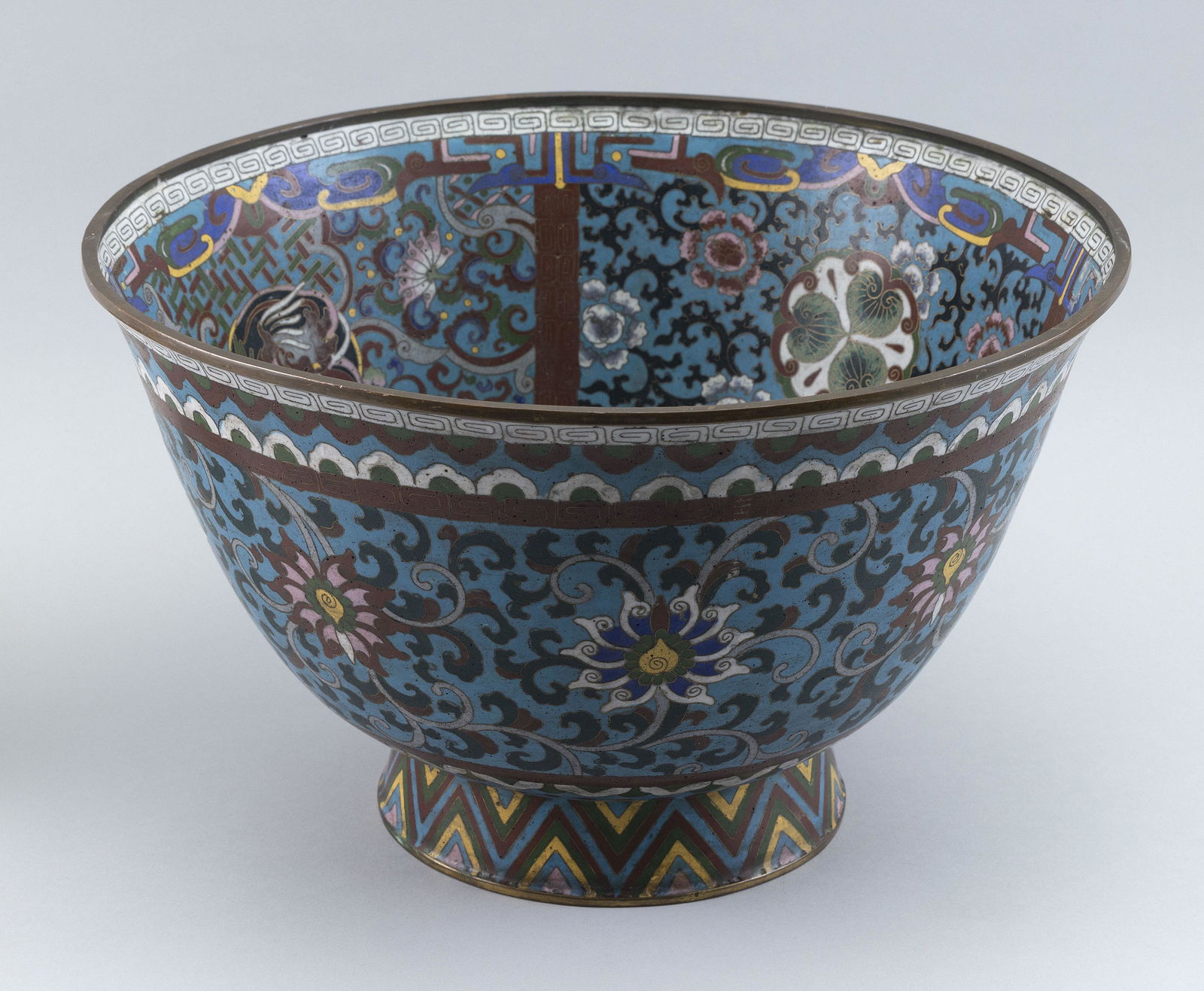 LARGE CHINESE FOOTED CLOISONN… ENAMEL BOWL Late 19th/Early 20th Century Height 9î. (1 of 3)