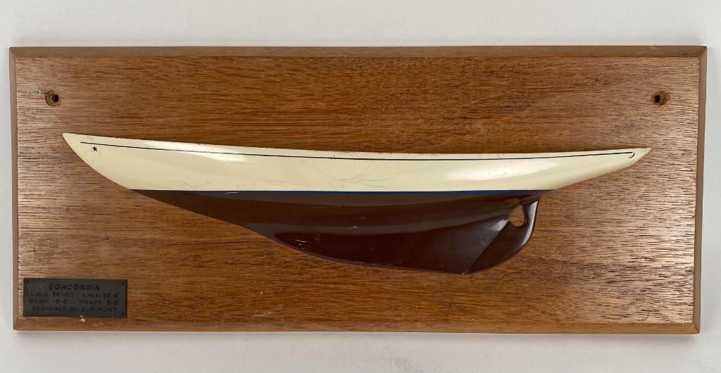 MOUNTED HALF HULL MODEL OF A YAWL 20th Century 7.5î x 18î. (1 of 2)