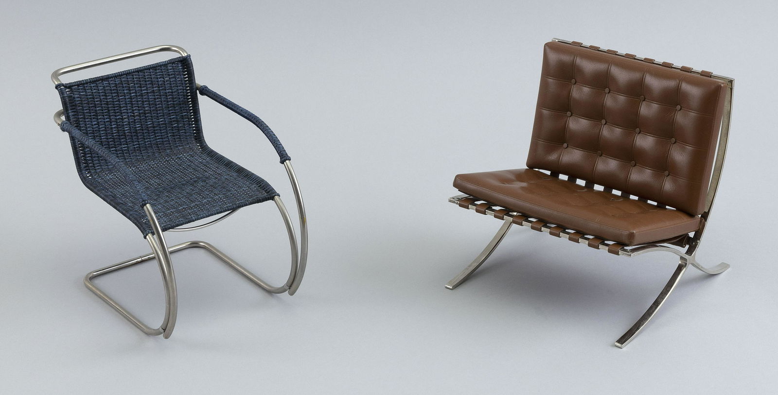 TWO VITRA DESIGN MUSEUM MINIATURE LUDWIG MIES VAN DER ROHE CHAIRS 20th Century Heights approx. (1 of 2)