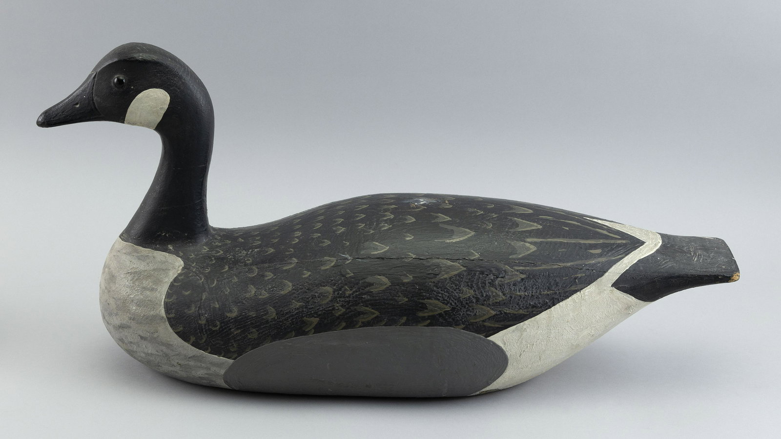 JOE LINCOLN CANADA GOOSE DECOY Accord, Massachusetts, 1859-1938 Length 18î. (1 of 3)