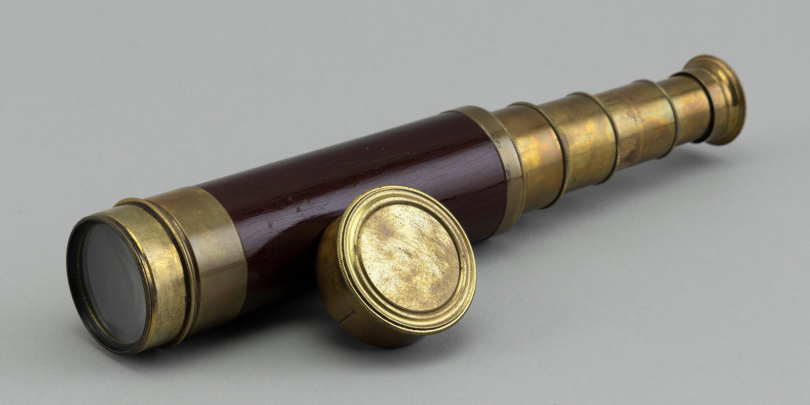 BRASS AND MAHOGANY FOUR-DRAW TELESCOPE 19th Century Length closed 6.5î. Length extended: BRASS AND MAHOGANY FOUR-DRAW TELESCOPE 19th Century Unmarked. Length closed 6.5î. Length extended 21.5î.