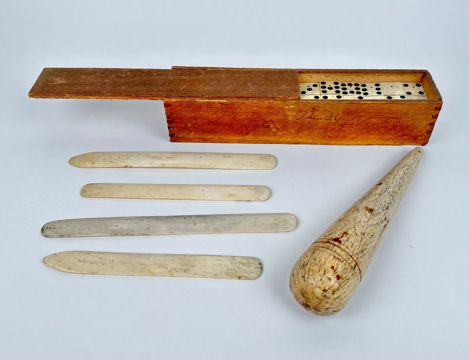 SIX WHALEBONE ITEMS 19th Century Fid length 9î. (1 of 1)