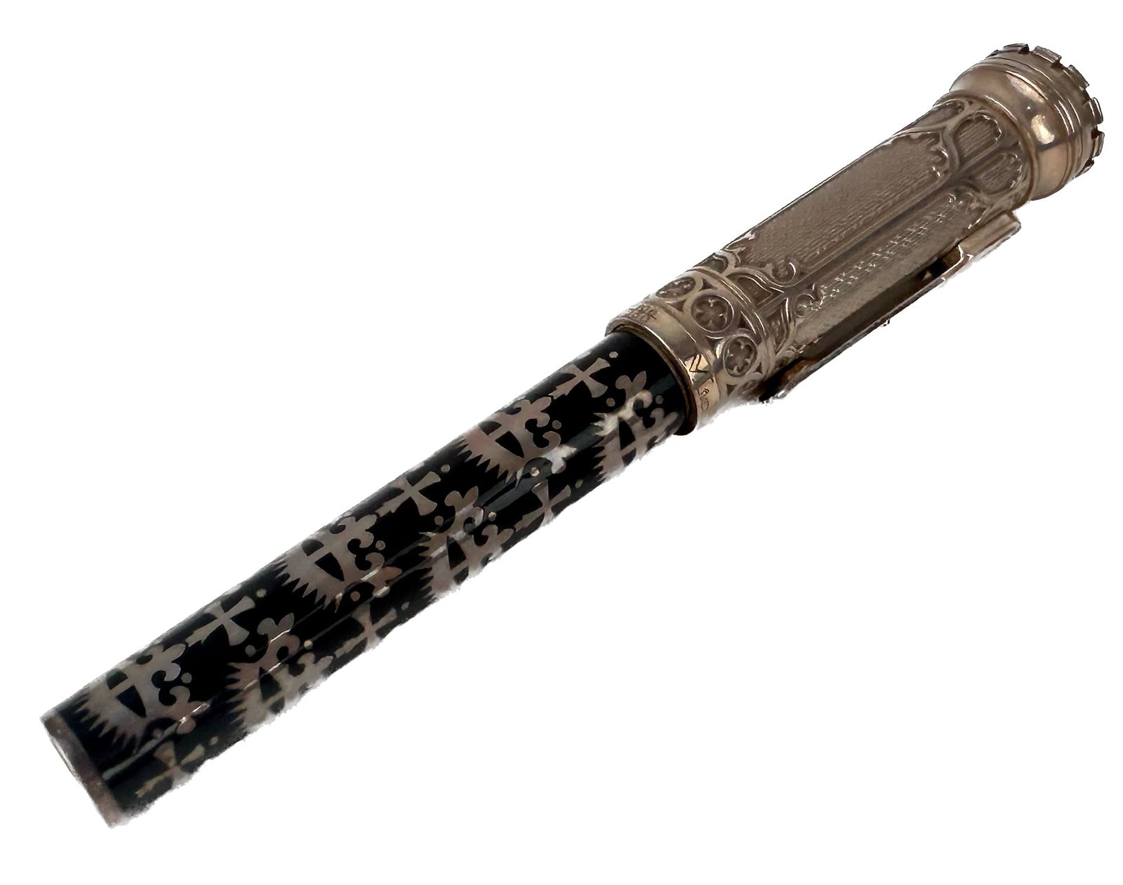 MICHEL PERCHIN GOTHIC STERLING SILVER LIMITED EDITION FOUNTAIN PEN Length 5.875".: MICHEL PERCHIN GOTHIC STERLING SILVER LIMITED EDITION FOUNTAIN PEN Sterling silver inlaid case with English royalty motifs. 18kt gold nib (fine). 106 of 250. Length 5.875".