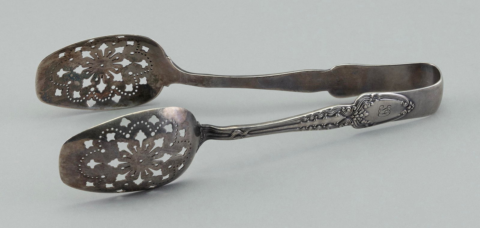 PAIR OF TIFFANY & CO. "BROOM CORN" STERLING SILVER ICE TONGS New York, Early 20th Century Approx. (1 of 2)