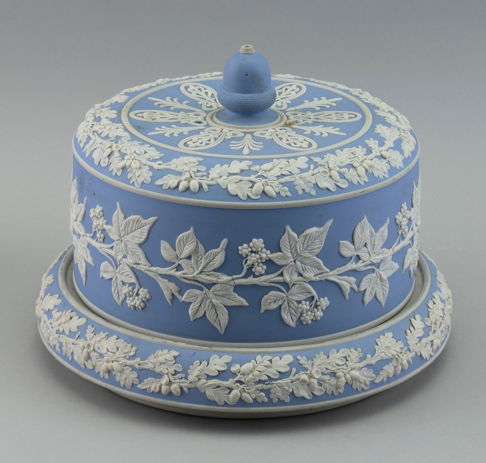 WEDGWOOD LIGHT BLUE JASPERWARE CHEESE DOME England, 19th Century Height 9î. Diameter 11î. (1 of 2)