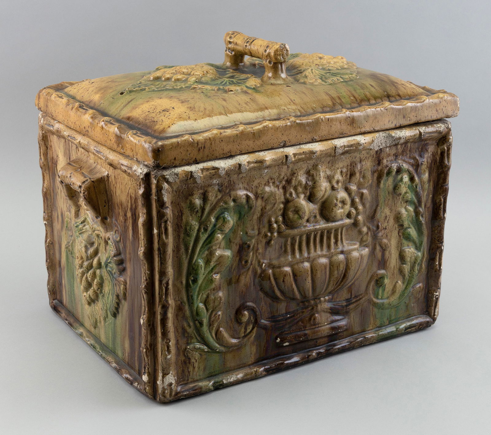MAJOLICA COVERED FRUIT BOX 19th/20th Century Height 13î. Length 16î. Width 11.5î. (1 of 2)