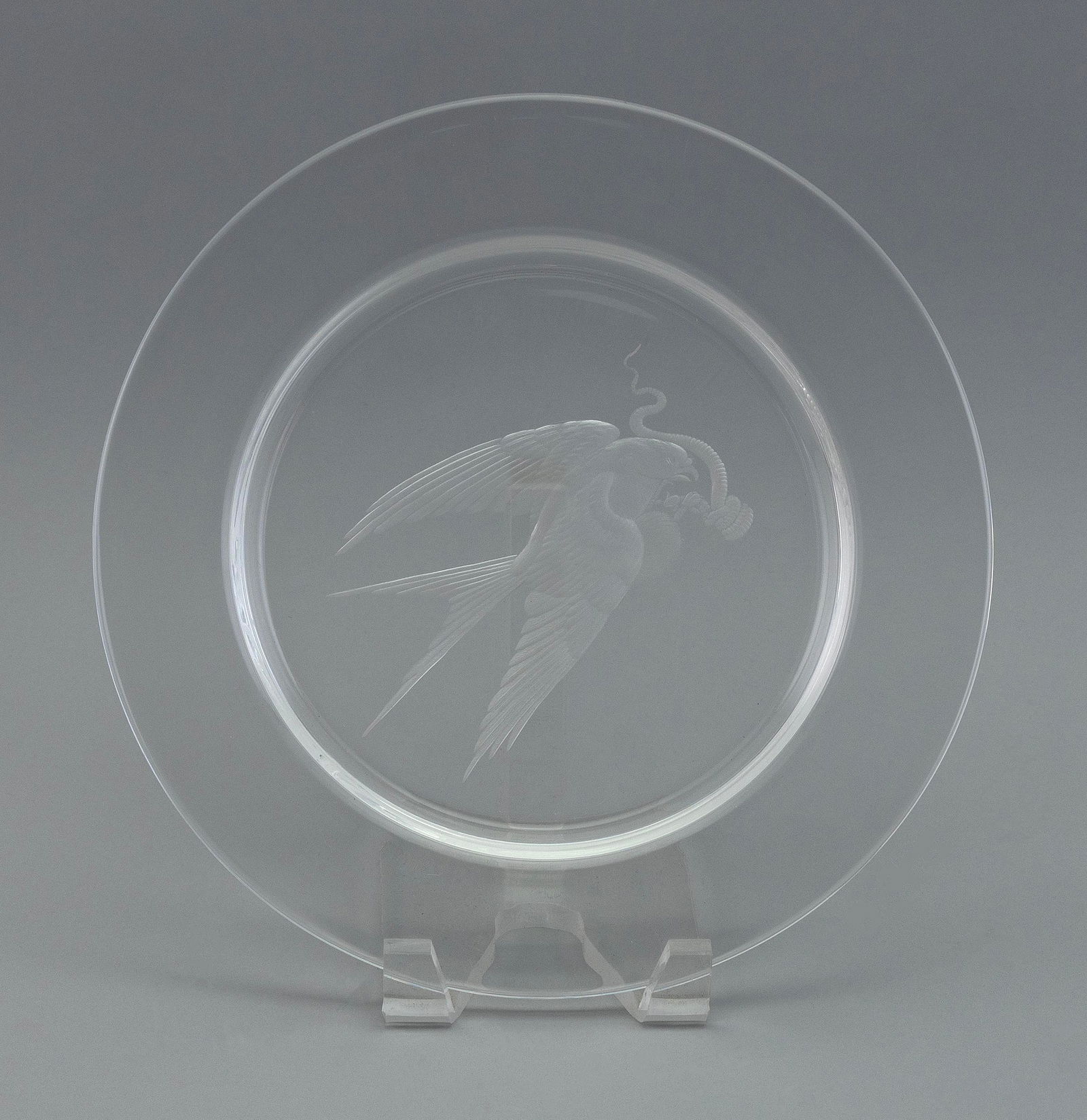 STEUBEN AUDUBON SERIES "SWALLOW TAILED KITE" GLASS PLATE Circa 1940 Diameter 9.75". (1 of 1)