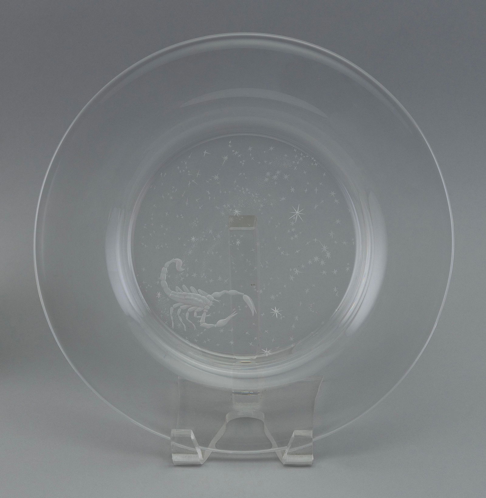 STEUBEN "SCORPIO" ZODIAC GLASS PLATE Diameter 10.5î. (1 of 1)