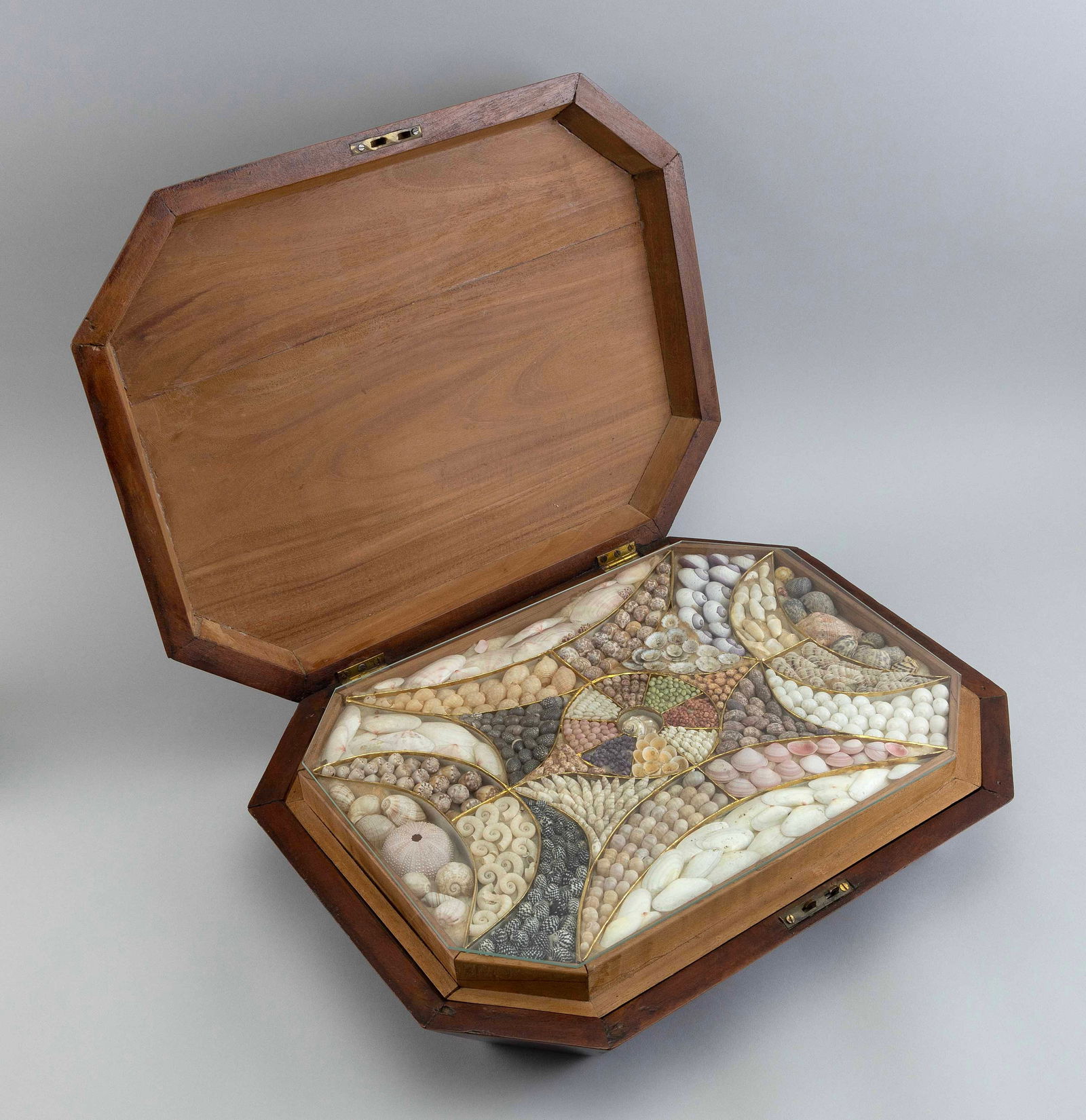 EXCEPTIONAL SAILOR-MADE SHELL WORK 19th Century Height 4". Width 18". Depth 14". (1 of 2)