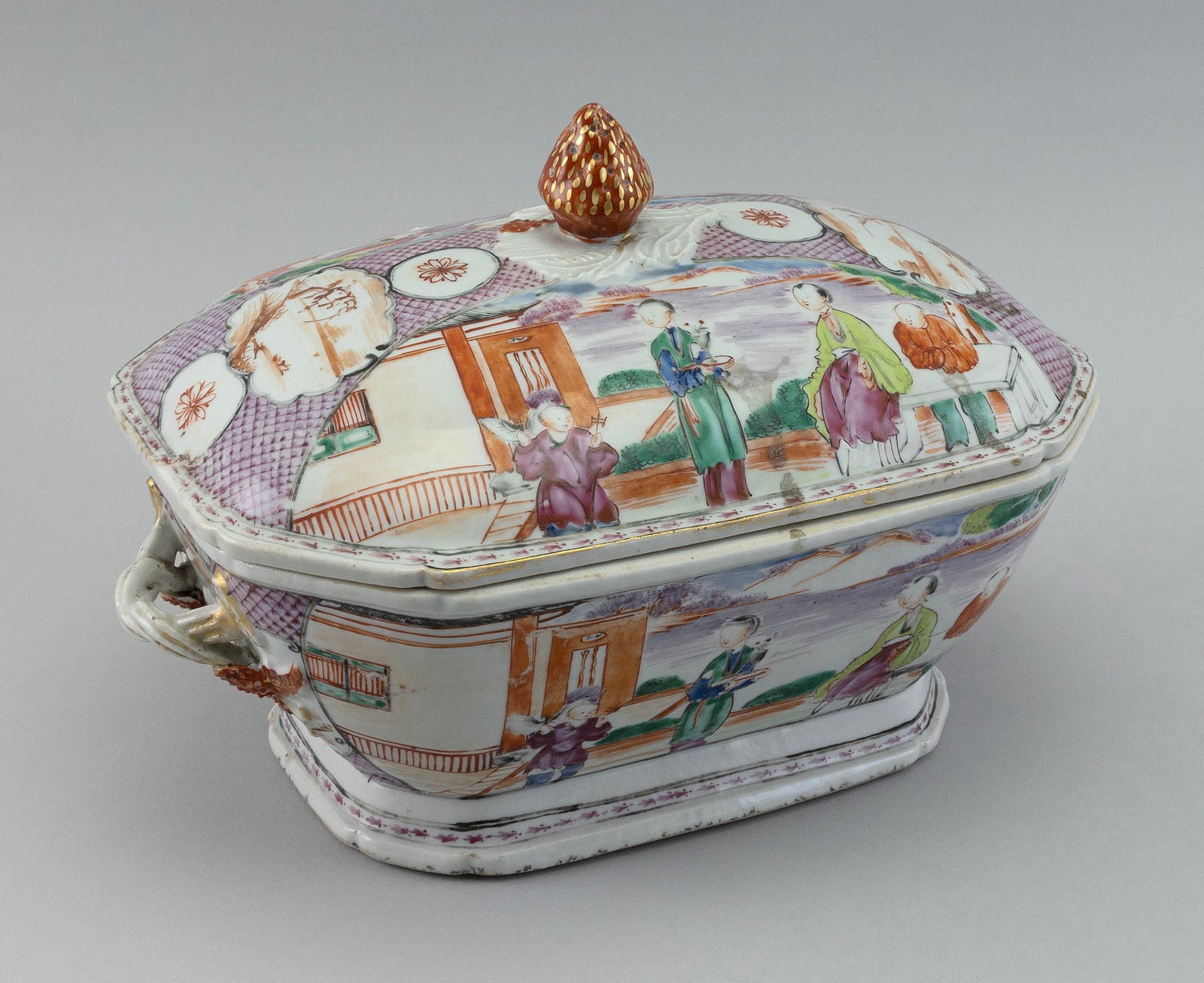 CHINESE EXPORT FAMILLE ROSE PORCELAIN SOUP TUREEN 19th Century Height 8". Length 12". (1 of 7)