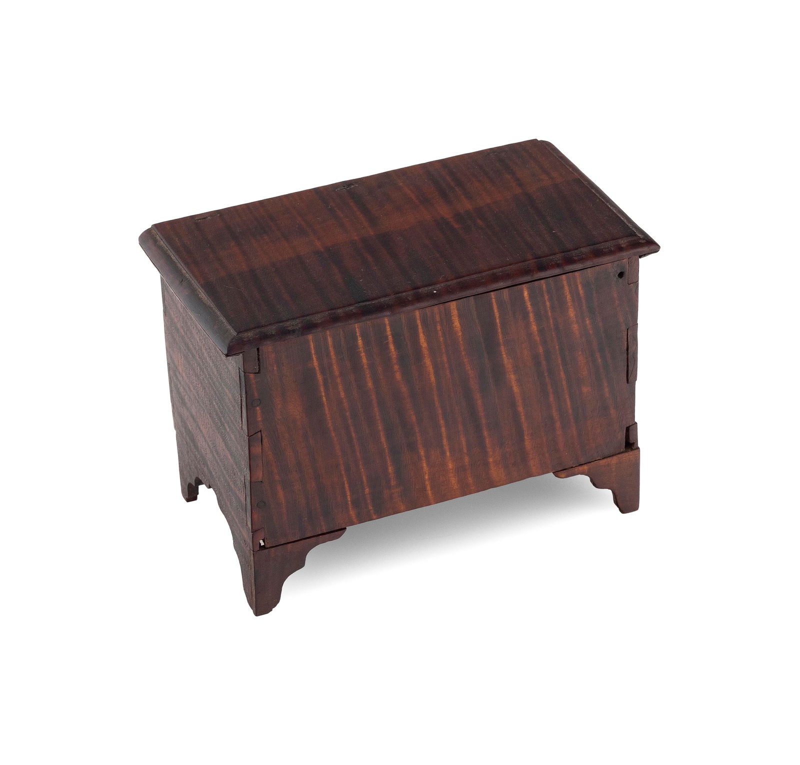 MINIATURE TIGER MAPLE BLANKET CHEST New England, First Half of the 19th Century Height 4". Width (1 of 4)