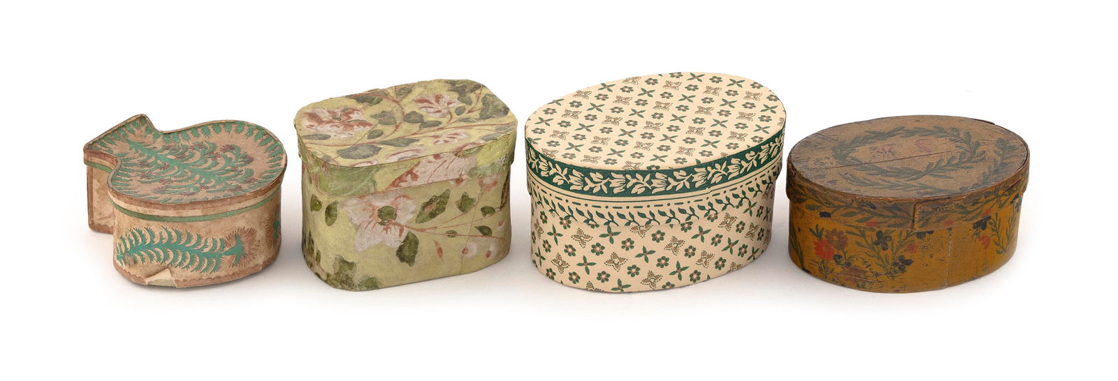 FOUR SMALL BOXES 19th and 20th Centuries Heights from 1.5" to 2.25". Lengths from 3" to 4.25". (1 of 3)