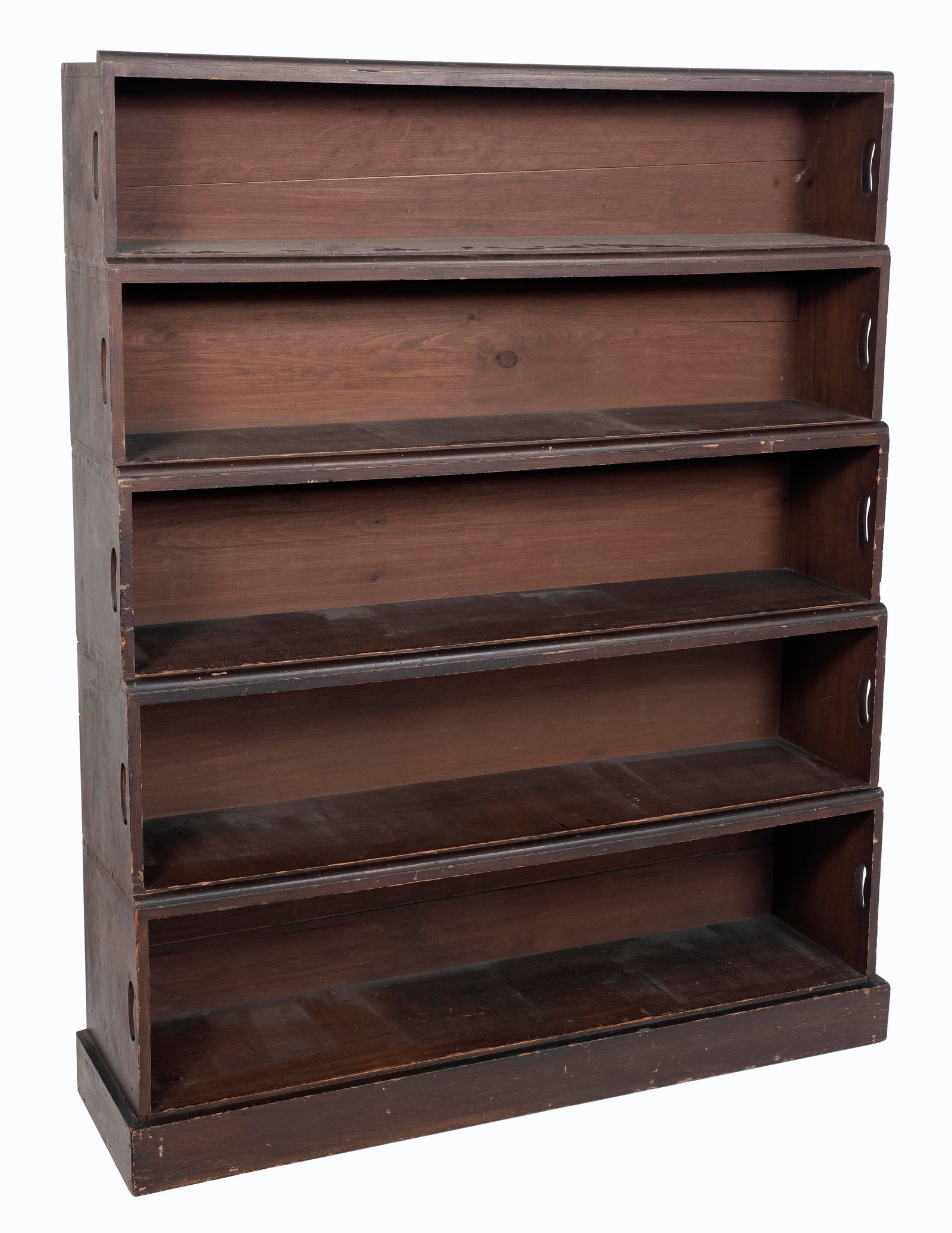 UNUSUAL FIVE-SECTION STACKING SHELF America, 19th Century Total height 63". Width 52.75". Maximum: UNUSUAL FIVE-SECTION STACKING SHELF America, 19th Century In pine under a brown grain-painted finish. Dovetail construction. Each section with open-carved handles, allowing it to also function as a st