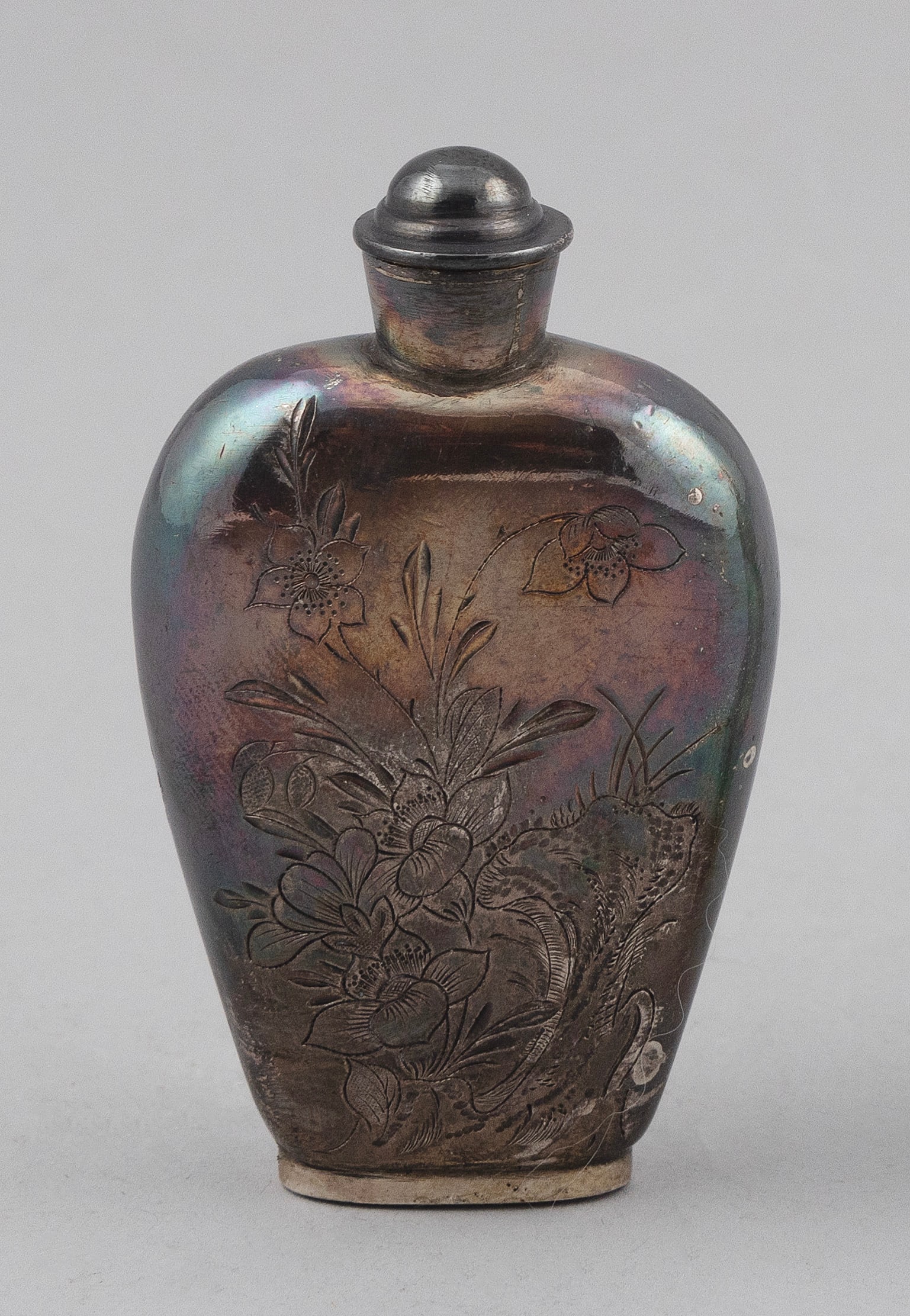 CHINESE ENGRAVED SILVER SNUFF BOTTLE Late 19th/Early 20th Century Height 2.75". (1 of 2)