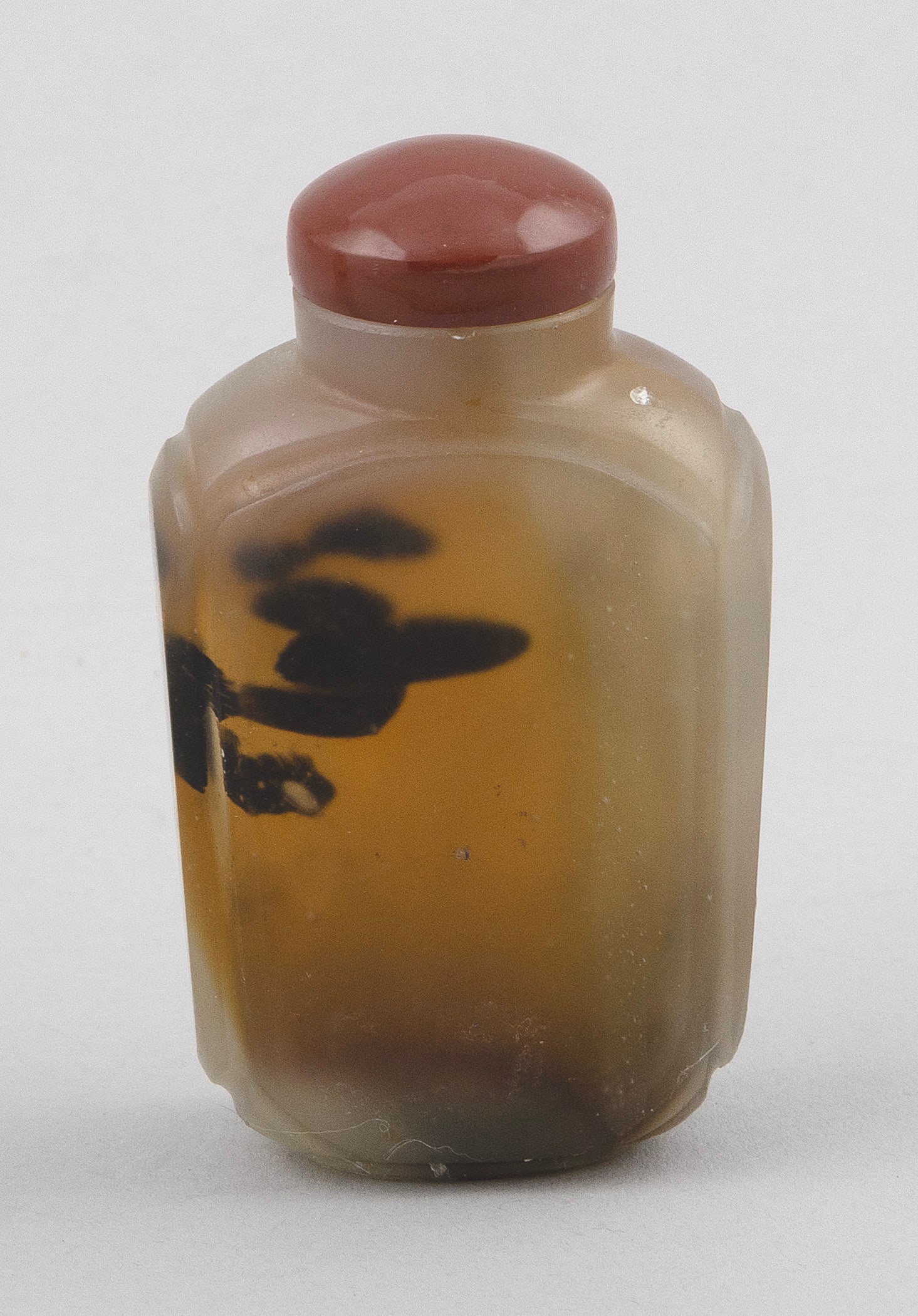 CHINESE AGATE SNUFF BOTTLE 19th Century Height 2.75".: CHINESE AGATE SNUFF BOTTLE 19th Century Faceted edges. Hardstone stopper. Height 2.75". Provenance: A Private California Collection.