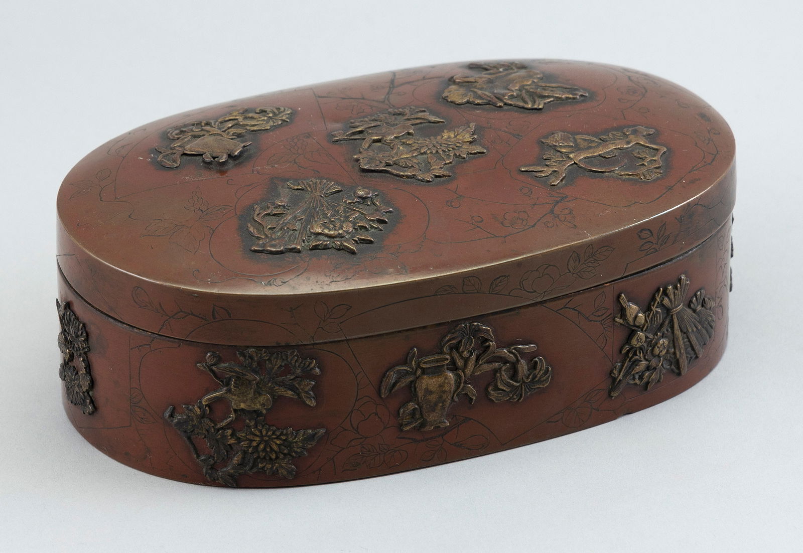 JAPANESE MIXED METAL BOX Meiji Period Height 2". Length 6.5". (1 of 3)