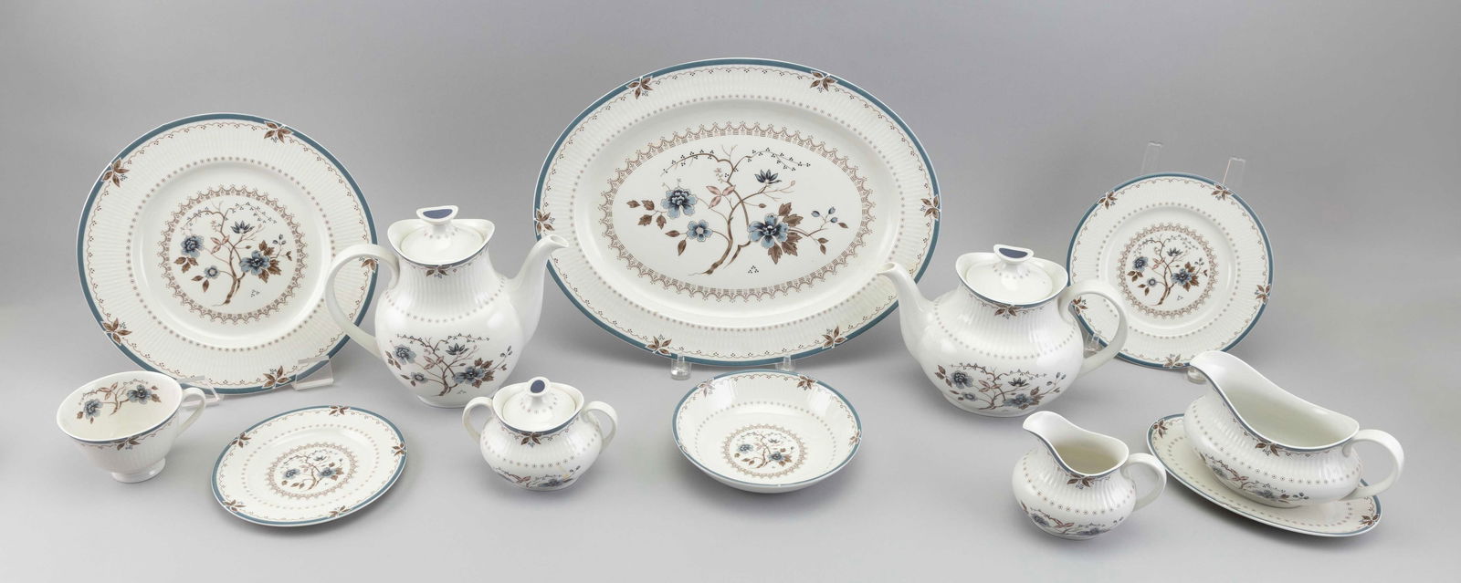 SET OF ROYAL DOULTON "OLD COLONY" CHINA 20th Century (1 of 2)