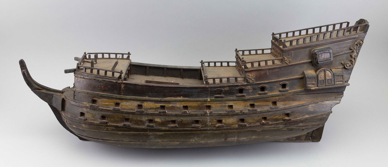 CARVED WOODEN HULL MODEL OF A 17TH CENTURY WAR SHIP Late 19th Century Height approx. 14". Length (1 of 2)