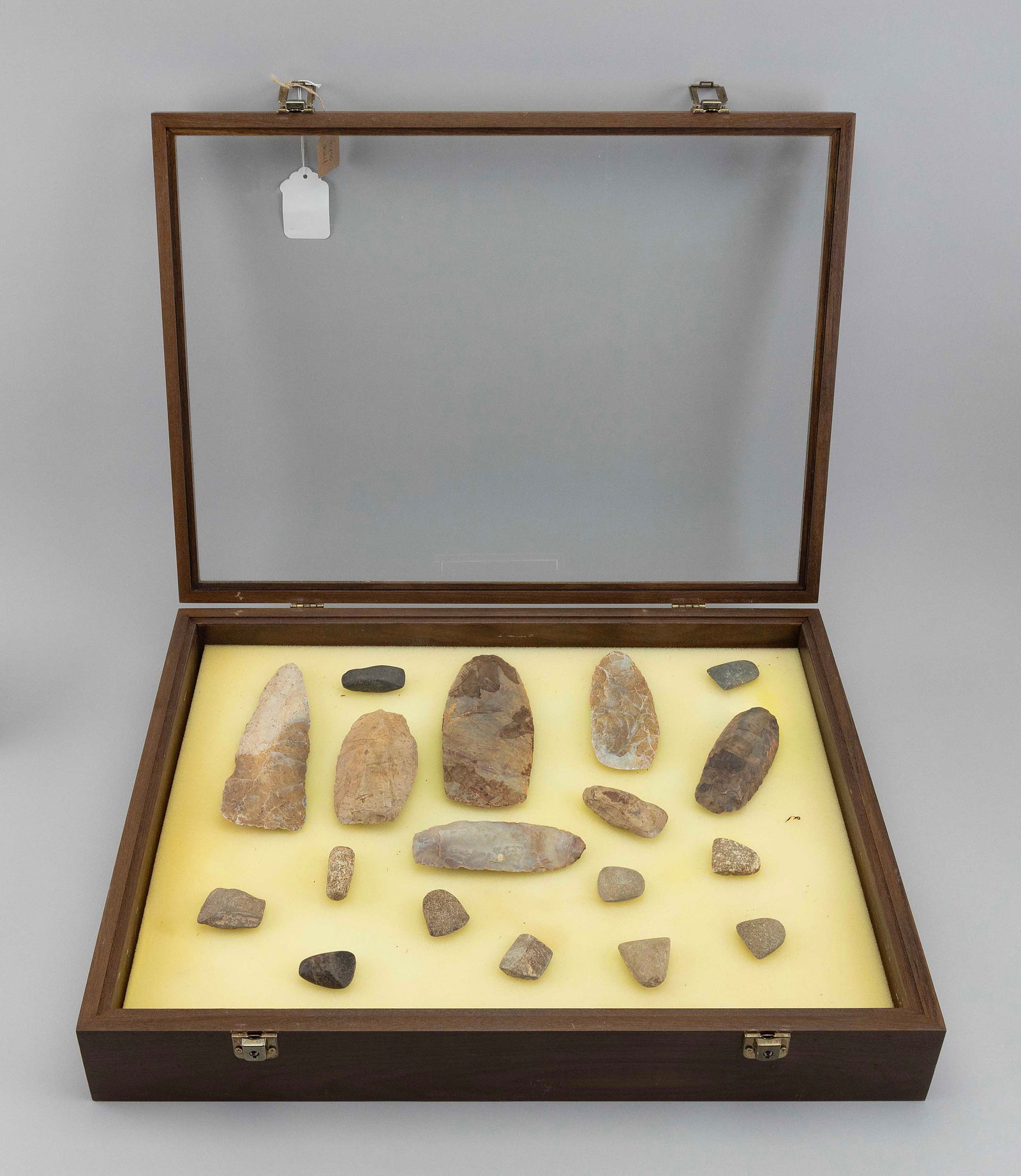 COLLECTION OF NATIVE AMERICAN STONE ARTIFACTS (1 of 1)