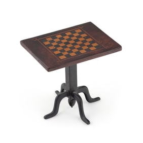 MINIATURE FEDERAL-STYLE TILT-TOP GAMES TABLE America, 19th/Early 20th Century Height 4.25". Top