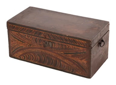 SPONGE-PAINTED TRUNK New England, Early 19th Century Height 12". Width 26.5". Depth 13".