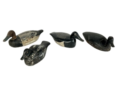 FOUR DIVING DUCK DECOYS Early 20th Century Lengths from 12" to 16".