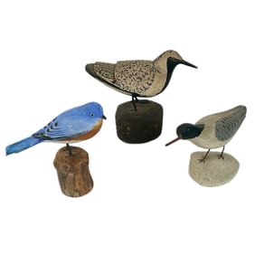 THREE BIRD CARVINGS 20th Century Heights from 4" to 5.5".