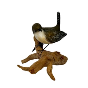 PETER PELTZ WREN CARVING East Sandwich, Massachusetts, 1915-2001 Height 4.5".