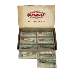 BOXED SET OF VINTAGE BARRACUDA BRAND FISHING LURES 20th Century Lengths 4".