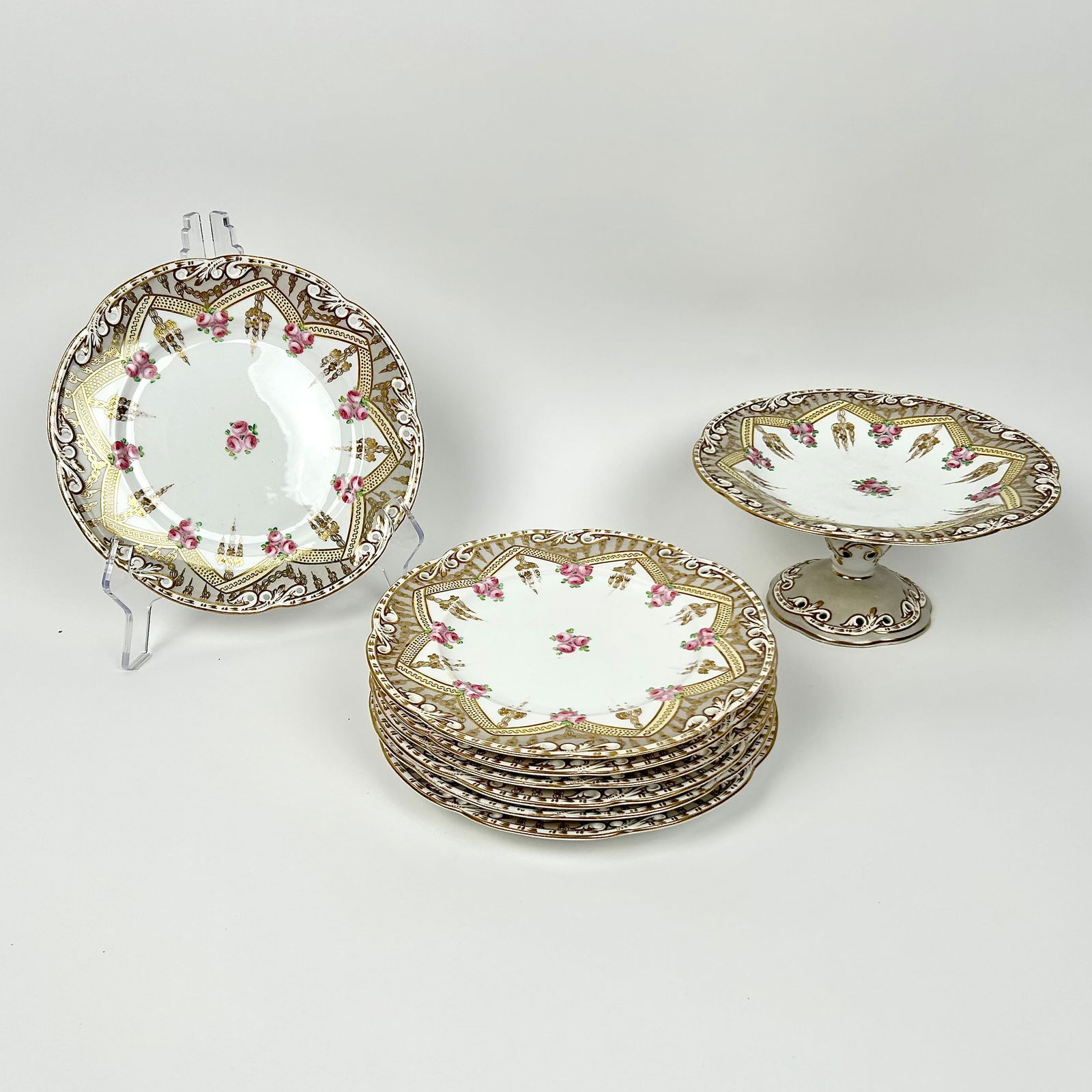 WORCESTER PORCELAIN EIGHT-PIECE DESSERT SERVICE Mid-to Late 19th Century Compote height 4.5". (1 of 4)