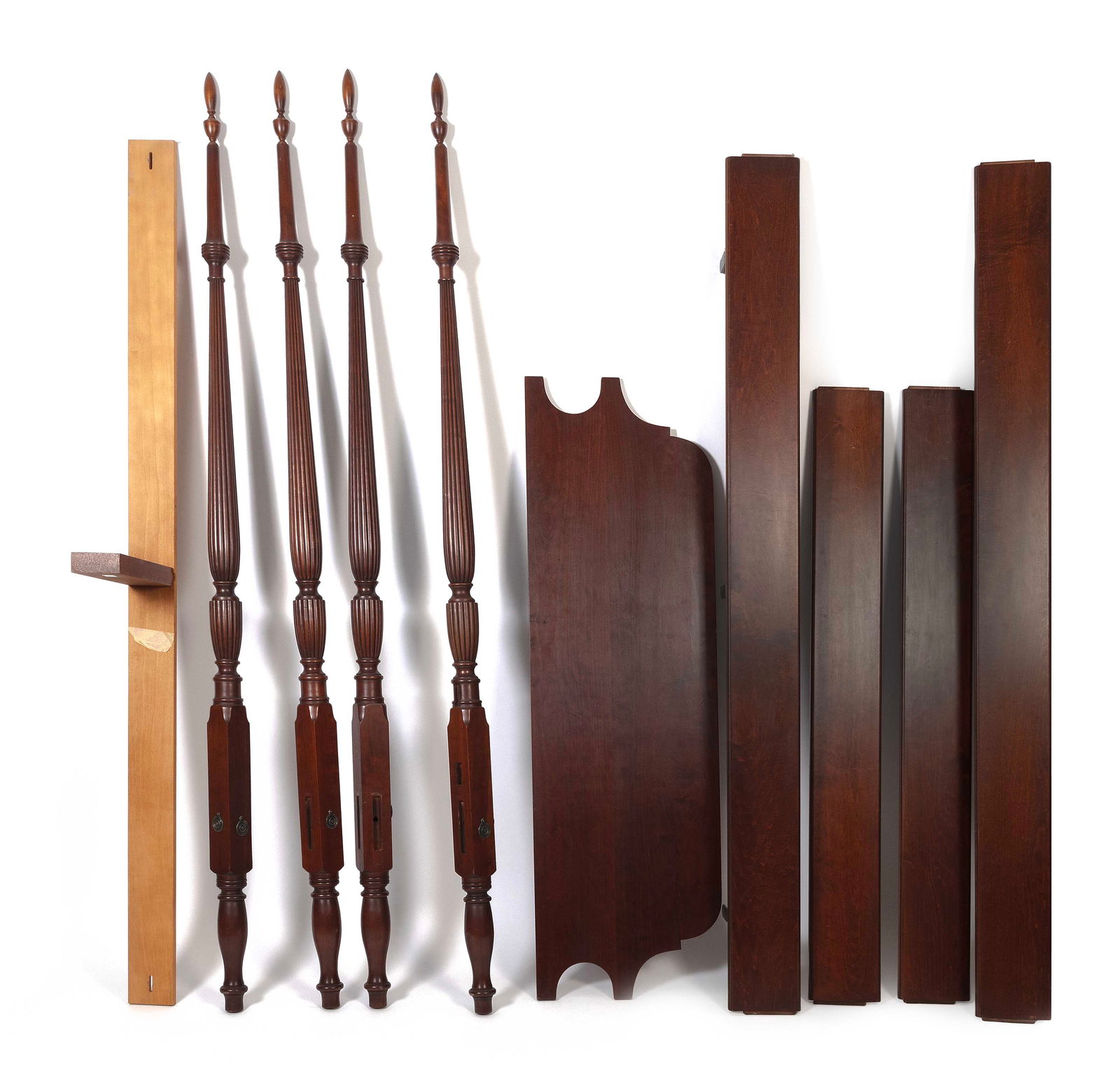 ELDRED WHEELER QUEEN-SIZE BED Massachusetts, 20th Century Post heights 88". (1 of 1)