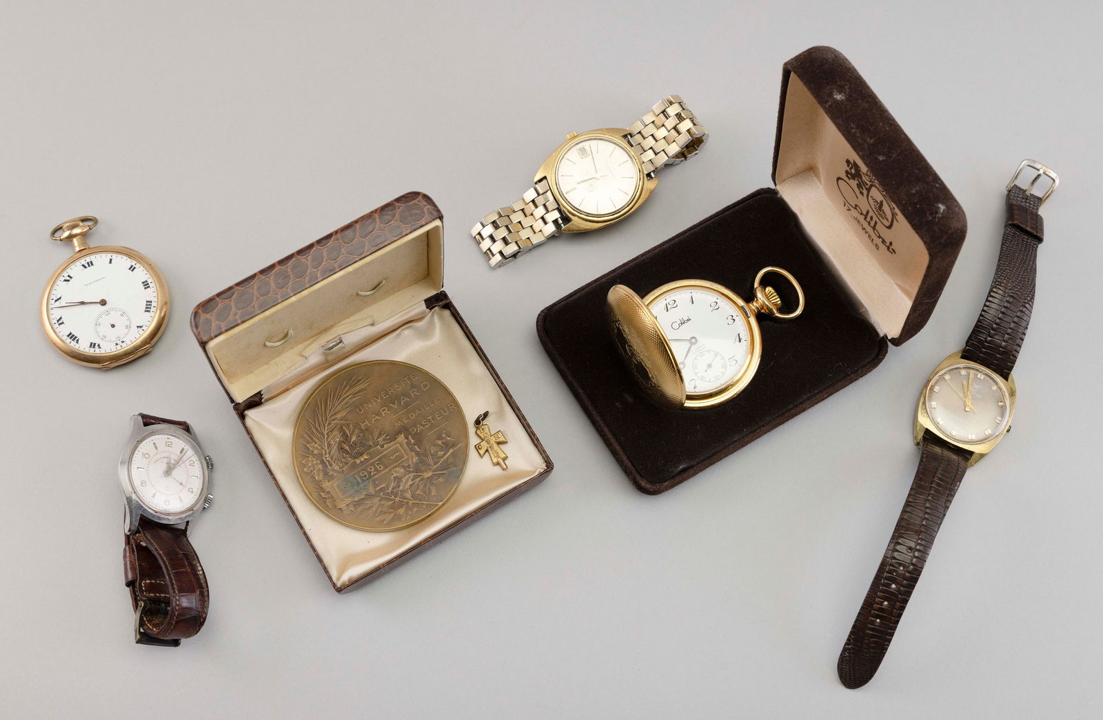 FIVE ASSORTED WATCHES AND A MEDAL Watch case diameters from 12.0mm to 46.0mm. Medal diameter 2.375". (1 of 4)