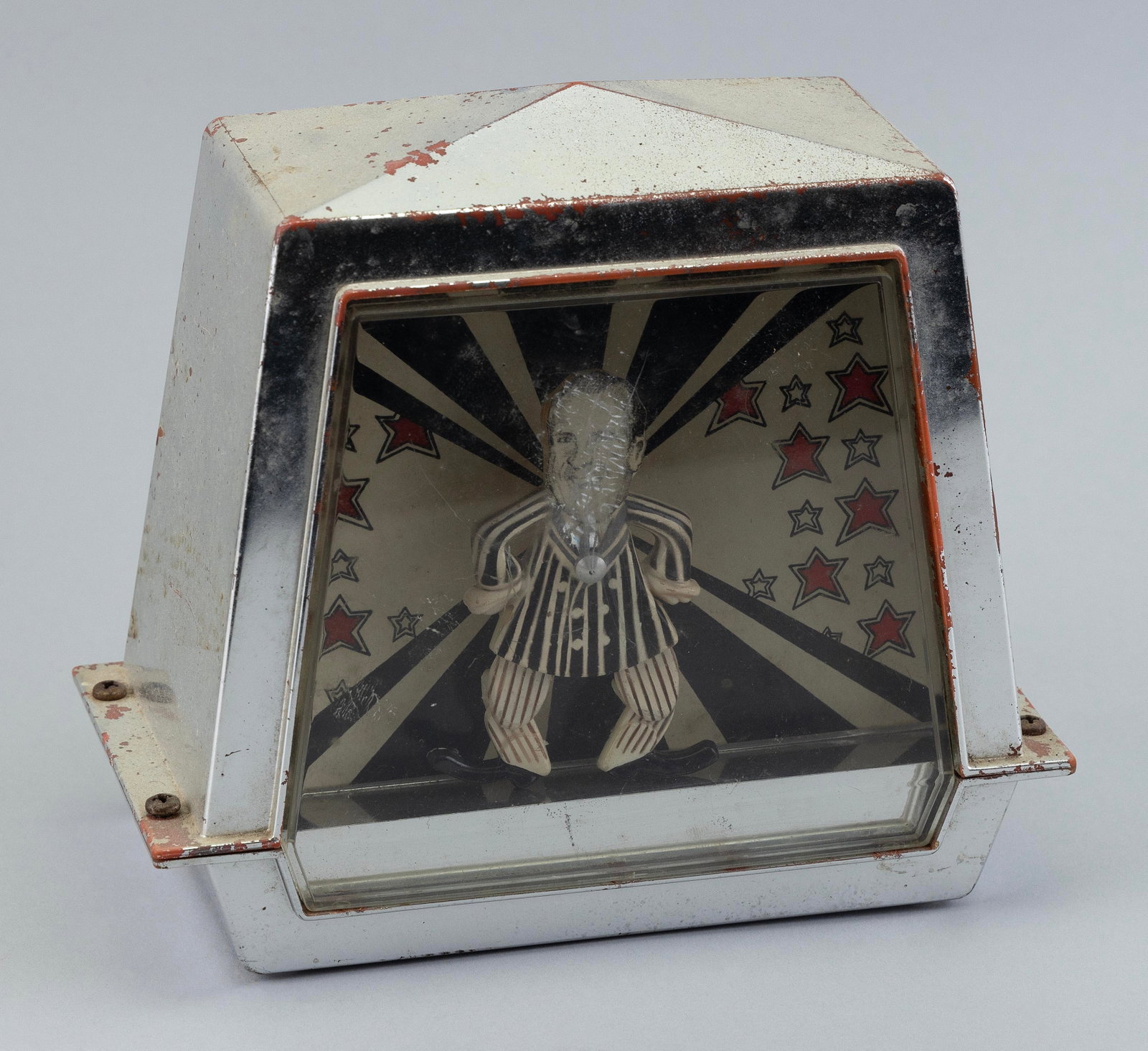 VINTAGE RITAR DANCING PRESIDENT NIXON WIND-UP MUSIC BOX Circa 1970s Height 6".: VINTAGE RITAR DANCING PRESIDENT NIXON WIND-UP MUSIC BOX Circa 1970s Nixon dances when box is wound. Height 6".