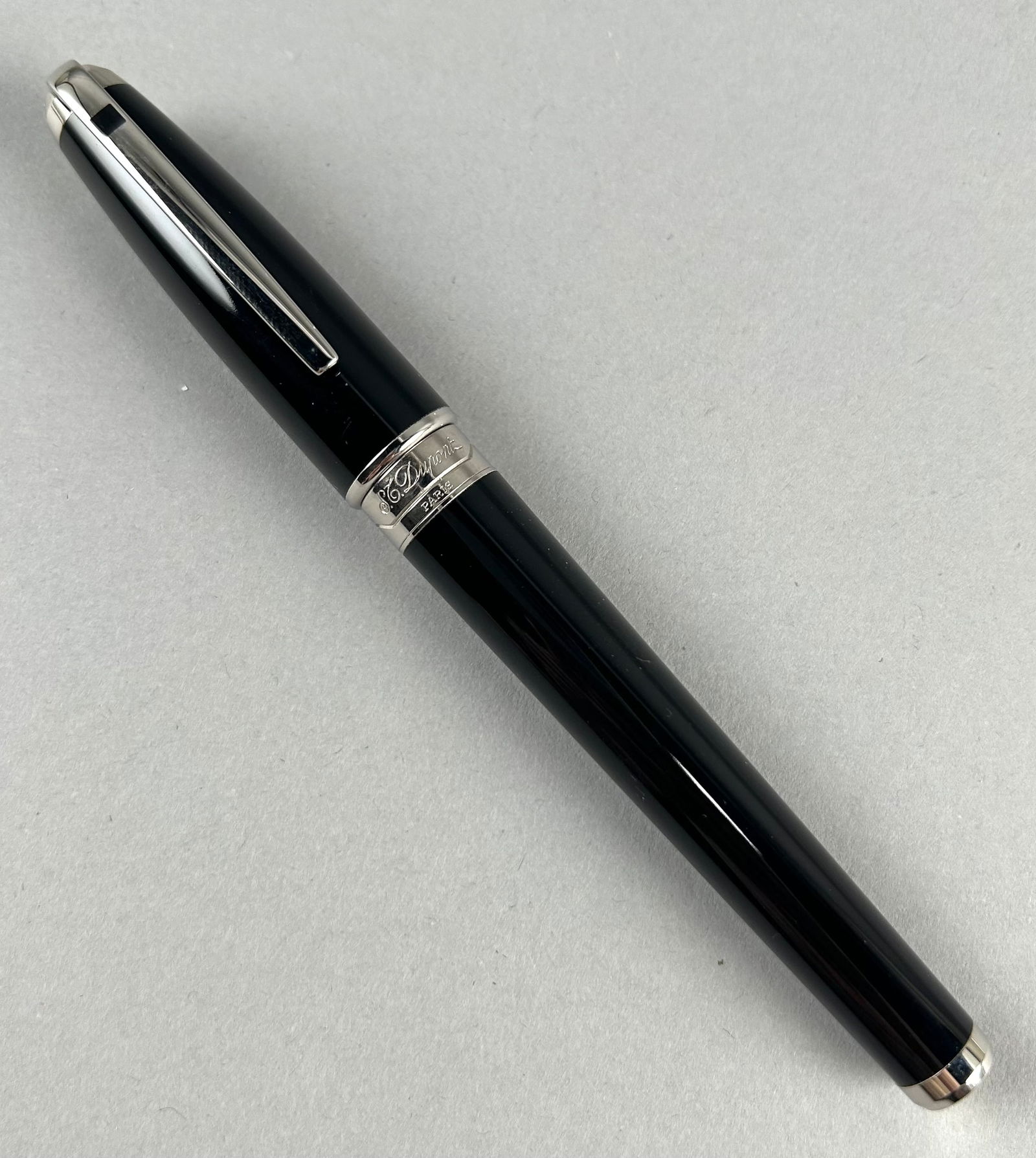 S.T. DUPONT BLACK AND SILVER OLYMPIO XL FOUNTAIN PEN Length 5.75". (1 of 2)