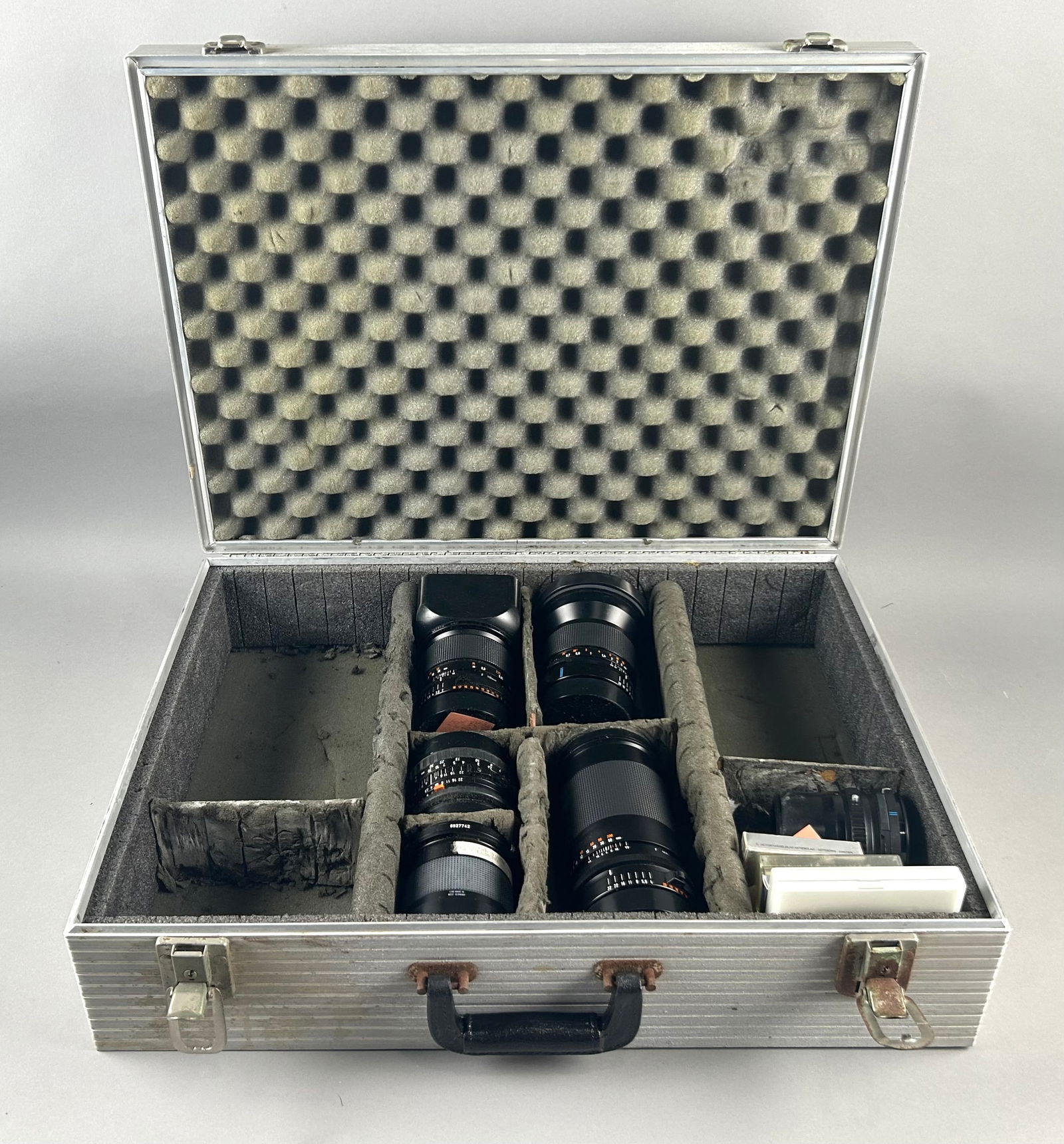 FOUR CARL ZEISS FOR HASSELBLAD LENSES AND ASSORTED ACCESSORIES Lens lengths to 7". (1 of 12)