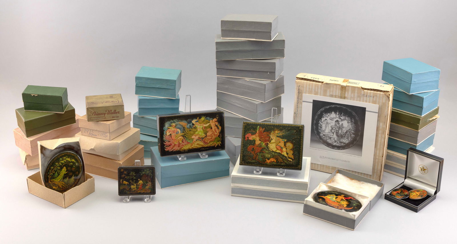 COLLECTION OF RUSSIAN LACQUER Mostly 20th Century Lengths from 2" to 9". (1 of 7)