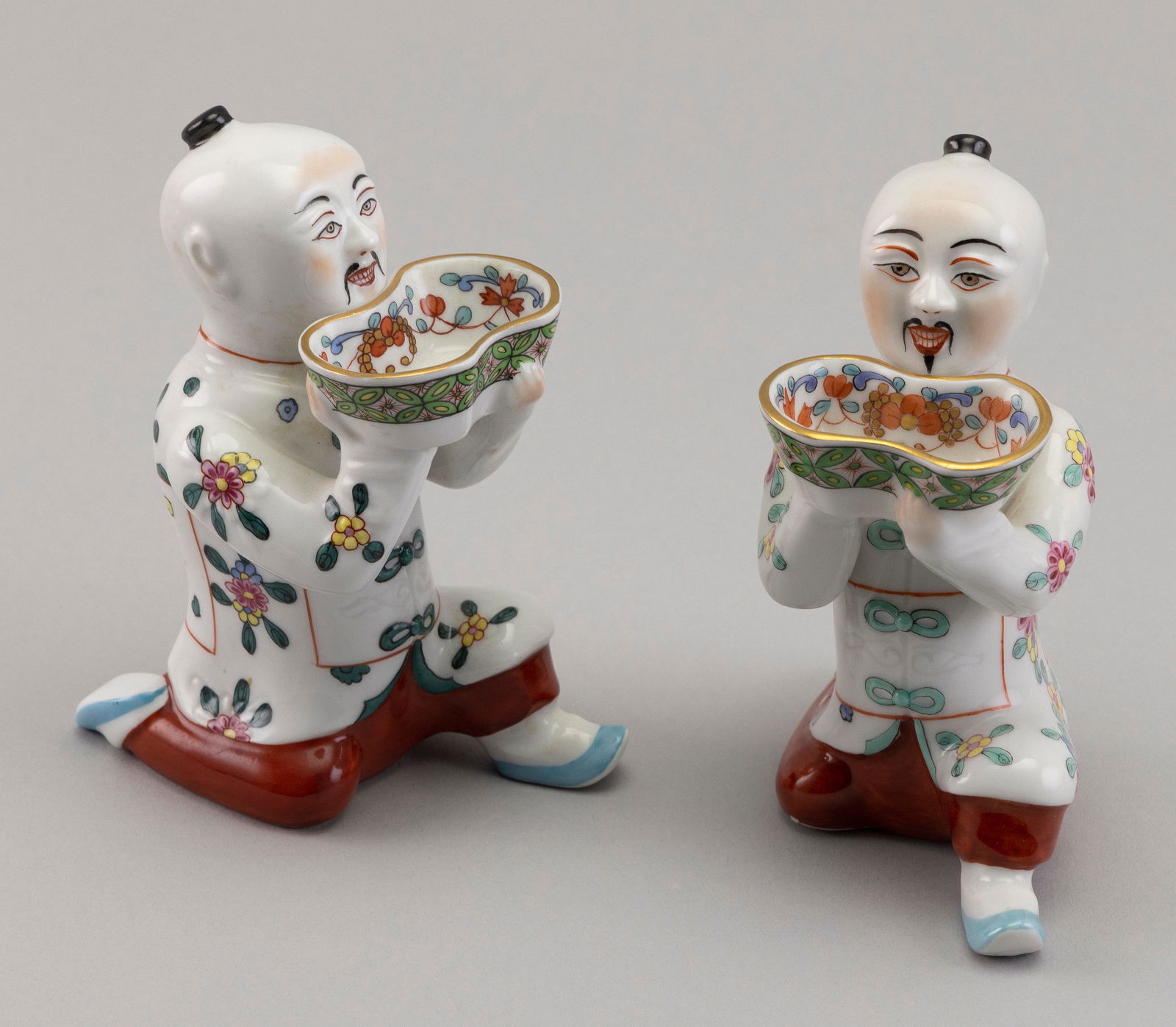 PAIR OF HEREND PORCELAIN FIGURES OF KNEELING CHINESE MEN 20th Century Heights 4.5". (1 of 2)