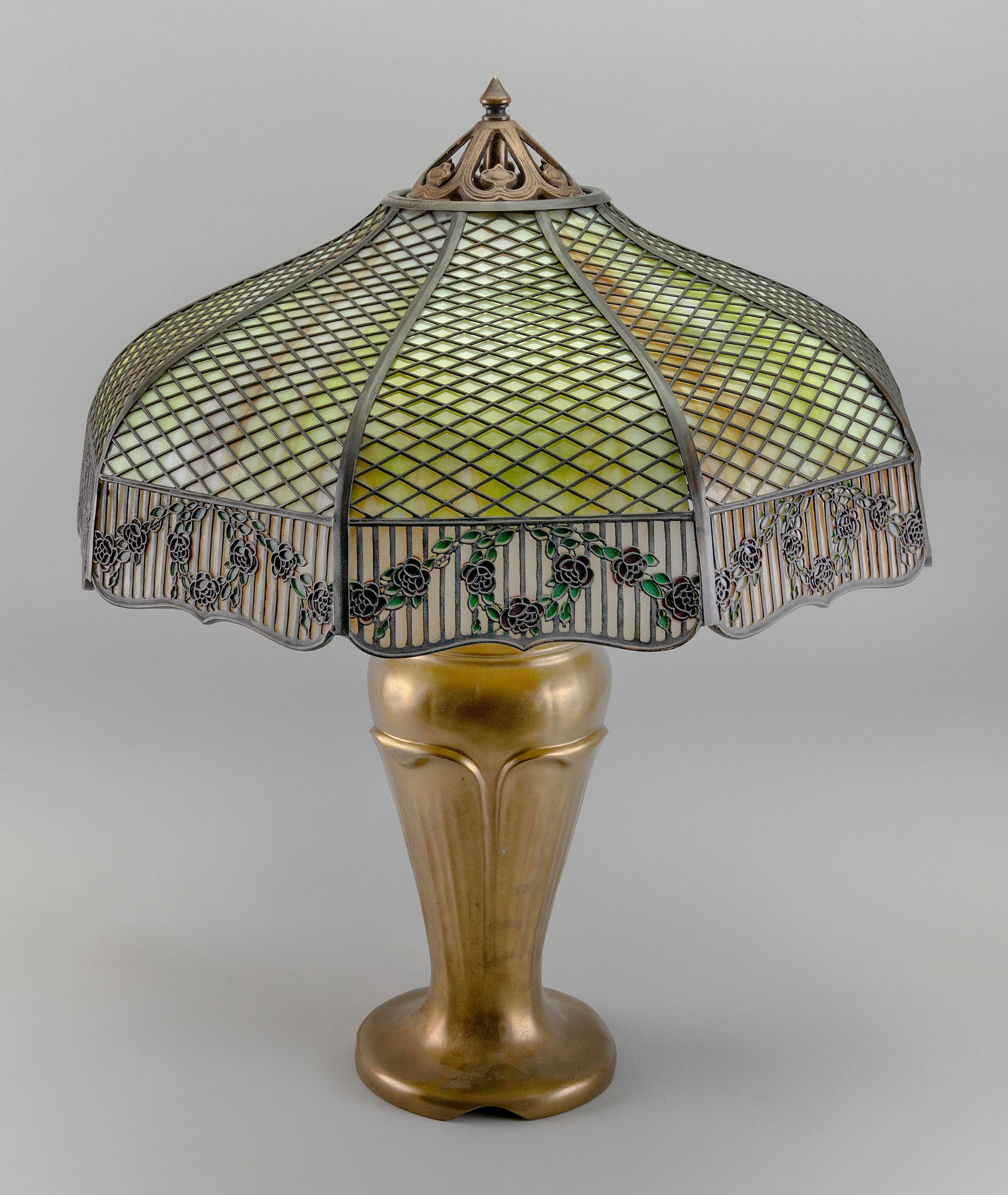 HANDEL TABLE LAMP First Half of the 20th Century Height 27.75". Shade diameter 23". (1 of 5)