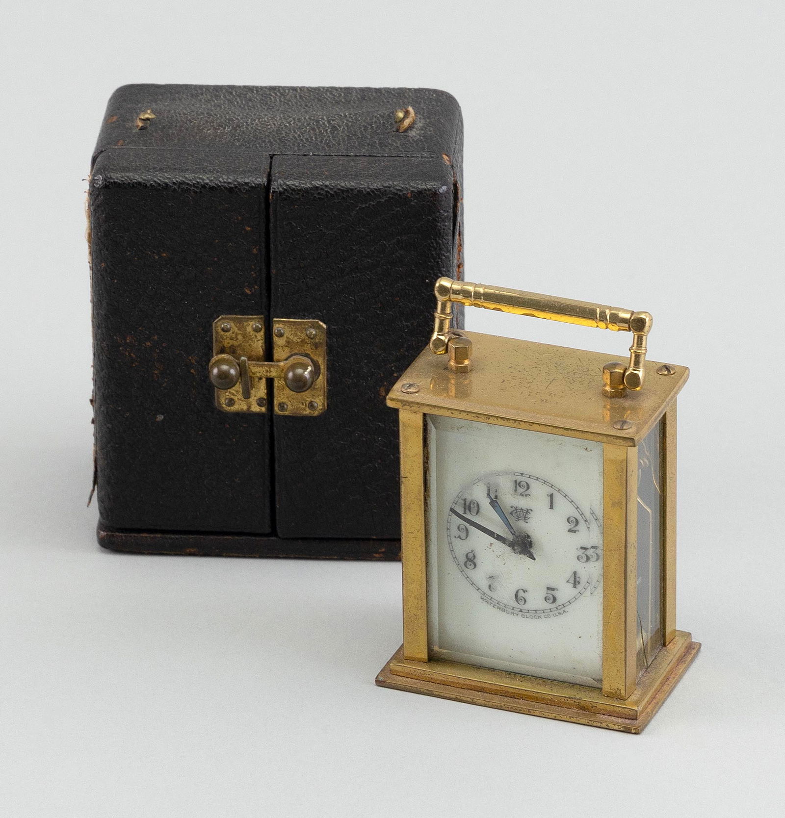 WATERBURY CLOCK COMPANY CASED TRAVEL CLOCK 20th Century Height 3". (1 of 3)
