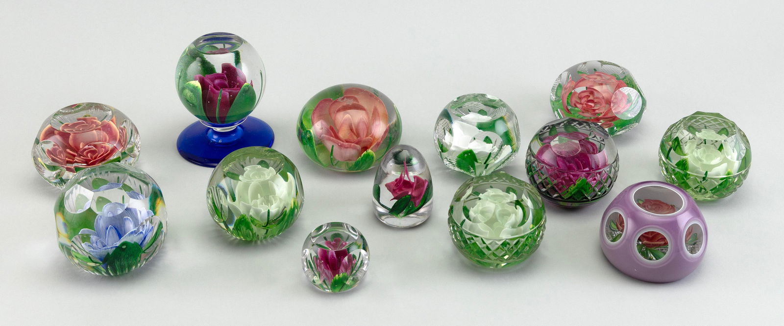 THIRTEEN PAIRPOINT GLASS PAPERWEIGHTS Bourne, Massachusetts, 20th Century Heights from 1.5" to 4". (1 of 2)